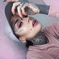 juicy-jays-and-purple-haze:  miss-watson-world:  Monami Frost