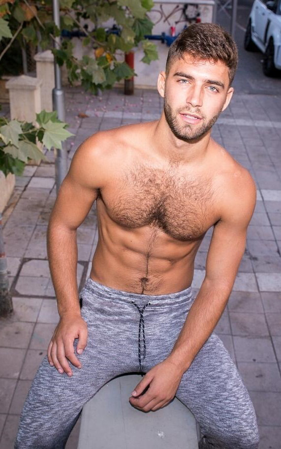 jaychatttn:rjtieman:Handsome lad 