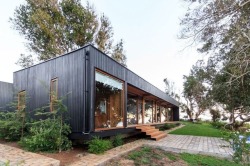 prefabnsmallhomes:  Las Escaleras Country House, Hualpén, Chile