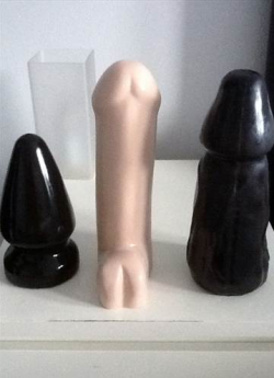 LOOKING FOR A JOB AS A DILDO TESTER 
