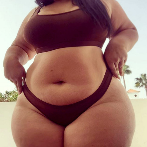 neptitudeplus:  “Sure, my hips are extra curvy and my tummy’s