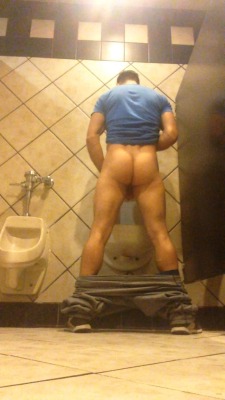 exposedhotguys:  How all guys should piss!!!!  exposedhotguys.tumblr.com