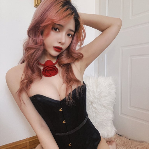 tianweishaonvguan:开心吗？一打开推特就看见我这个小可爱💕