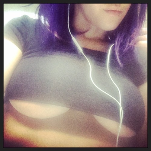 Cracked screen is fucking up my selfie game :/ #underboob #blurryunderboob