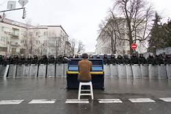 inspirationforaskeptic:  A pianist and protester makes music
