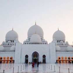 bl-ossomed:  methokny:  Sheikh Zayed Grand Mosque in Abu Dhabi!