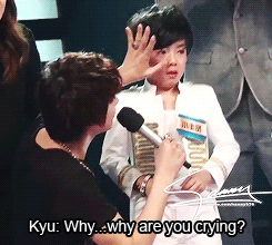 iheart-kyu-deactivated20150112:  Kyuhyun calming a crying kid.