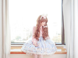 lulaslullaby:  I wore this coord at the Kingdom of Crowns event