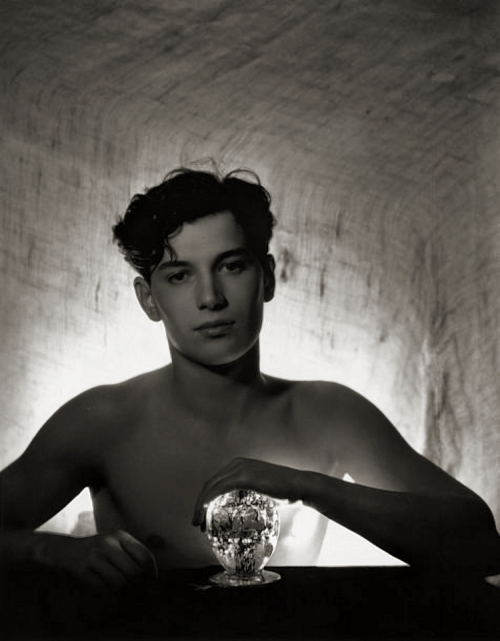 ganymedesrocks:  beyond-the-pale: Homage to Bronzino, 1940 Raymond
