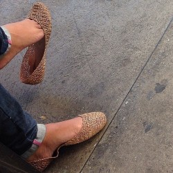 feetfinder2492:  A sexy latina flats dangle outside the library!!