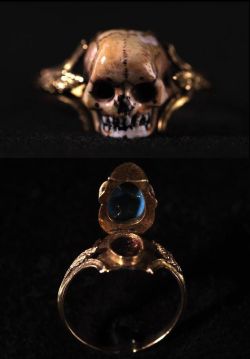 thefabulousweirdtrotters:  18th Century European Mourning Ring;