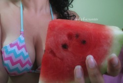 a-d-i-l-a:  Watermelon…. mmmmm delicious ♡  Que rrriiiiiiica