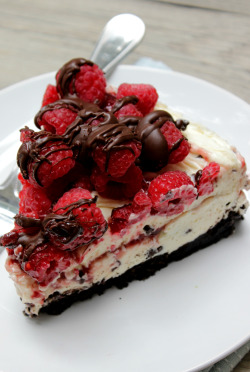 verticalfood:  White Chocolate Raspberry Truffle No Bake Cheesecake