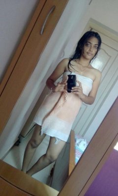 kkarishma-tempting:  adult18indian:  Indian teen   Sexy indian