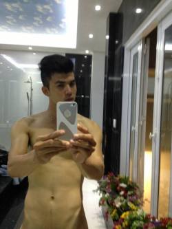 siroman91:  Hot Viet guy <3