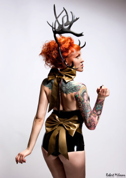 beautykills:  (via Jane Doe Latex — High neck bow halter)