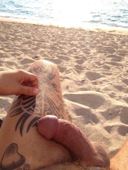 alanh-me:  103k+ follow all things gay, naturist and “eye catching”  
