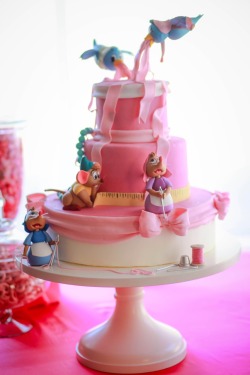 mischiefmakercakes:  Cinderella cake with sugar figures! The