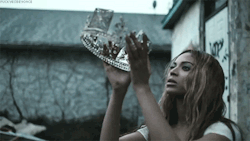 xoxostin:  Beyonce reclaiming her crown made from the bones and