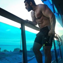 hairymacho:  VISIT AND FOLLOW http://hairymacho.tumblr.comhttp://hairymacho.tumblr.com/archive