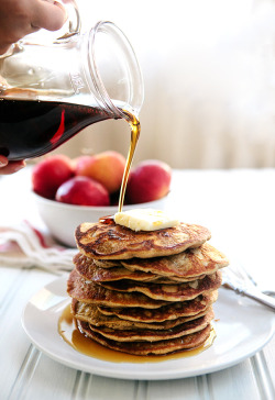 beautifulfoodisamust:  Oatmeal Apple Blender Pancakes (Gluten