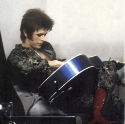 fezgod:  David Bowie - Waiting to perform on the BBC Old Grey