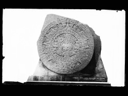 humanoidhistory:  Aztec calendar stone, National Museum, Mexico
