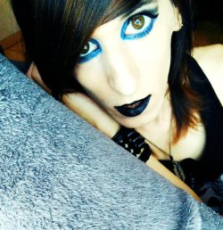  Meow me on http://www.chaturbate.com/femmiecristine/  #emo #trap