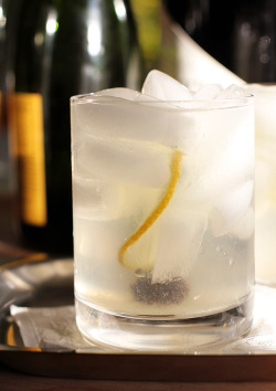 everythingsparklywhite:French 75 YOU NEED: ¼ cup brute