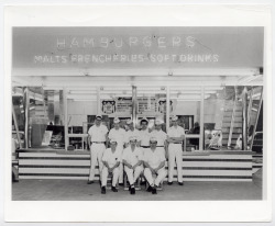 chicagohistorymuseum:  A McDonald’s restaurant and its staff,