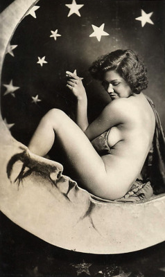 maudelynn:  Naughty Paper Moon!  Late 1920s  risque photo 
