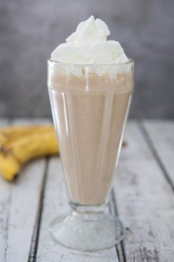 confectionerybliss:  Chocolate Peanut Butter Banana MilkshakeSource: