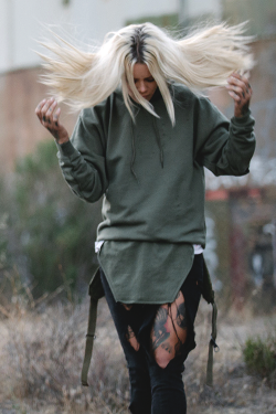 blvkstyle:  Follow me Blvkstyle and my friend here.For dope clothing