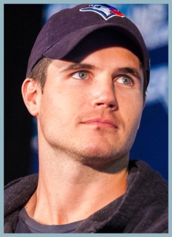 aaron-my-virtual-avatar:xfiles   Robbie Amell  