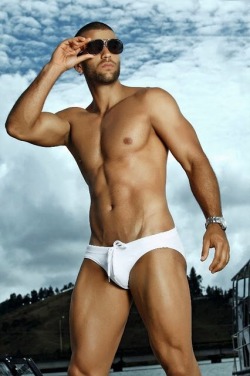 speedothighs:  Hot speedo thighs and hot speedo tan man!! 