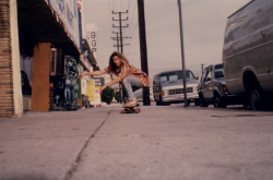 clash-the-trash:Kim Gordon on a skateboard in front of Spinhead