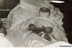 historicaltimes: Surgeon Leonid Rogozov performs a self-appendectomy