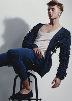 justdropithere:  Max Rendell by Robbie Fimmano - Style.com/Print