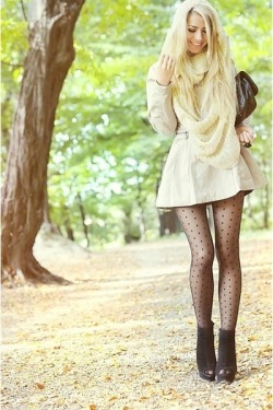 tightsobsession:  Sheer polka dot pantyhose on pretty blond girl.