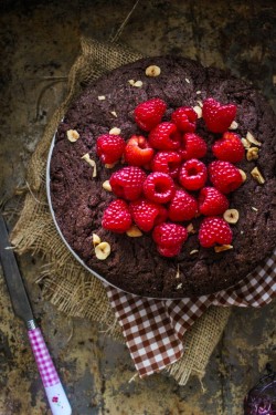confectionerybliss:  Chocolate Raspberry Brownie CakeSource: