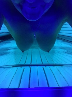 justplayin5162:  Humpday tanning👄