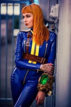 psylockemodel:  Fallout  I have to say of all games I have played fallout has been my favourite. And so far fallout 4 is just amazing!!  Photo by Martin Wong  Latex from @lacinglilithlatexwww.Psylocke.se 