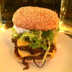 i-heart-foods:  LeGrand Burger! I needed this tonight. #legrandkitchen