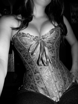 leeannaepic:  My corset. 