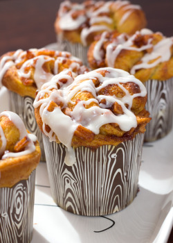 fullcravings:Pumpkin Apple Cinnamon Roll Muffins