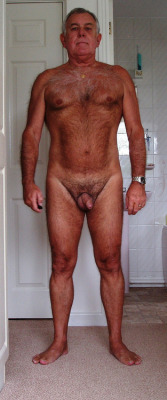 vieux-gay:  Photo amateur d'un vieux gay qui a gardé le corps