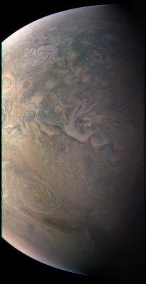 just–space:  Junos Close Look at a Little Red Spot : The