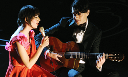 delevingned-deactivated20151023:  Karen O and Ezra Koenig perform