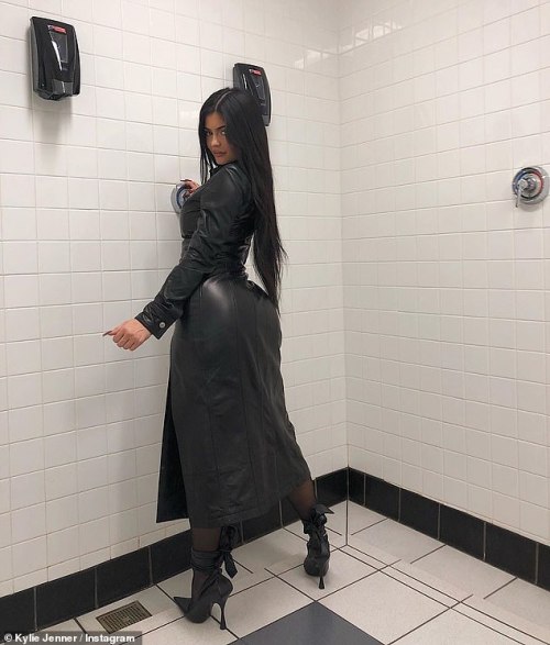 leathersuperior:  (via Kylie Jenner steps into the shower wearing