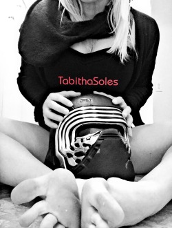 tabithasoles:  @tabithasoles   I find your lack of shoes disturbing